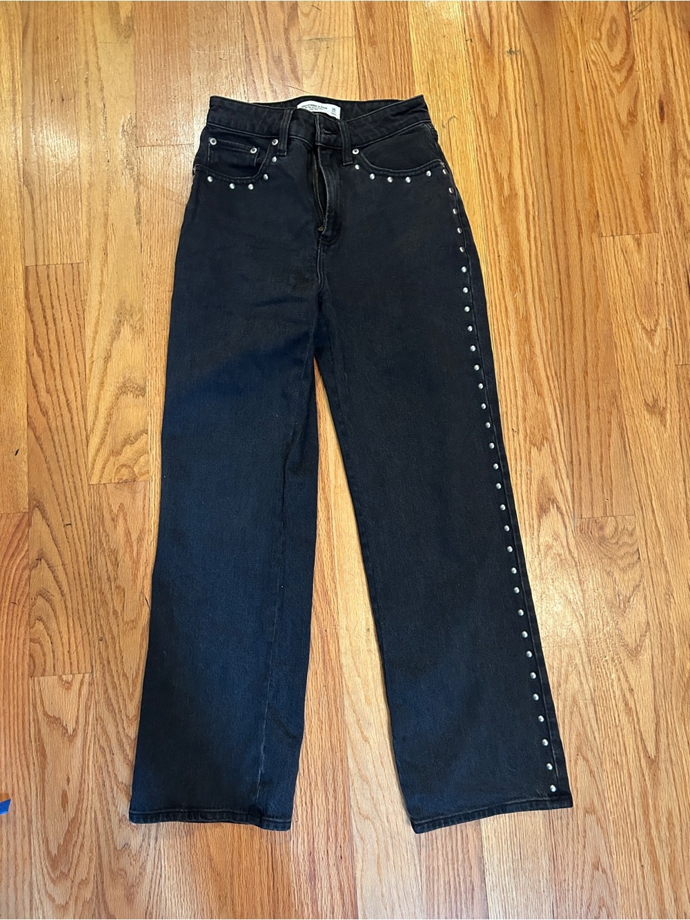 Abercrombie & Fitch 90’s Relaxed Black High Rise Jeans with Silver Stud Accents